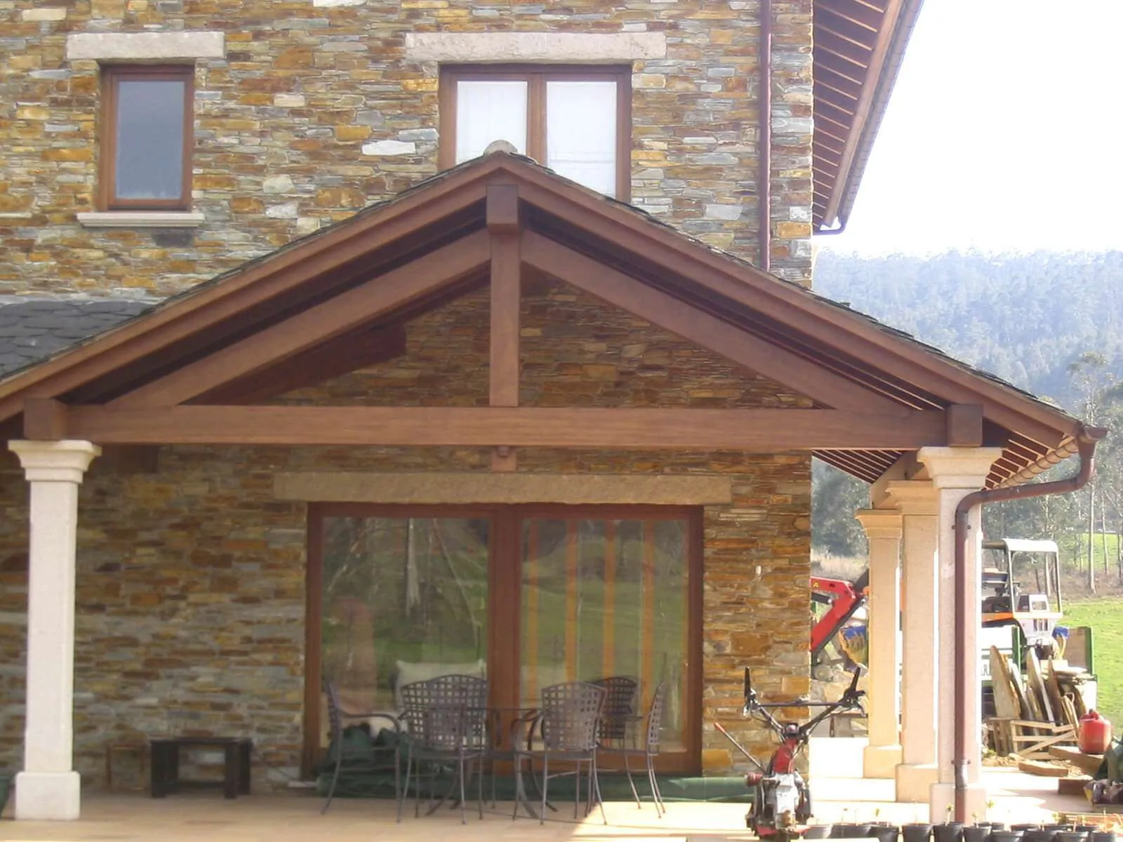 Obra hecho con taco, cuarcita.